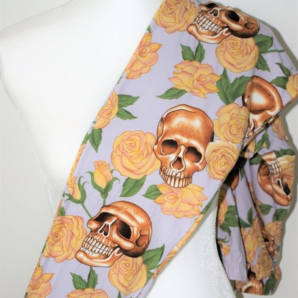 Eevee Leggings OS One Size Yellow Roses Gold Skulls‎ NWT